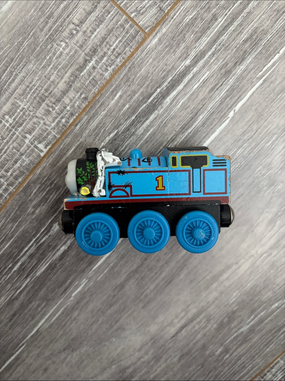 Wooden Thomas Comes to Breakfast - Thomas & Friends - Picture 8 of 8